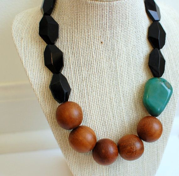 ​Колье из деревянных бусин