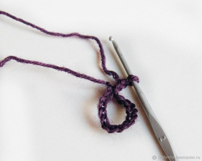 Вязаная брошь "Цветок" Вязаная брошь "Цветок"