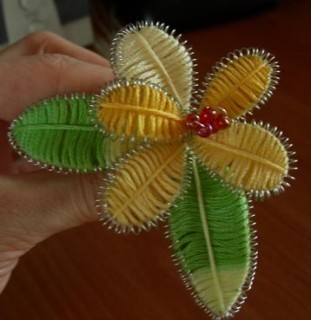 ​Цветок из проволоки и ниток мулине в технике ганутель: часть 3