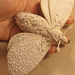 Текстильная брошь-мотылек