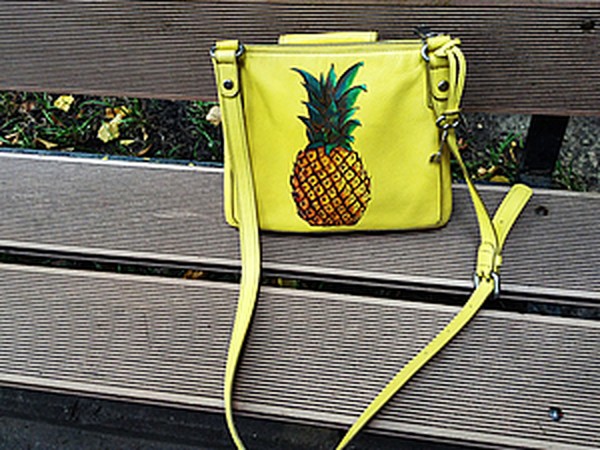 ​Роспись акриловыми красками по коже "Ананас"