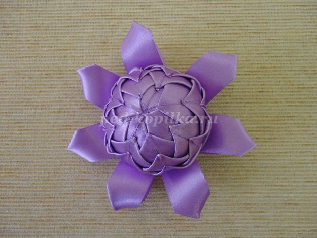 Фантазийный цветок из атласных лент: часть 2 Фантазийный цветок из атласных лент: часть 2