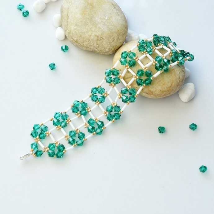 Милый браслет из бисера Милый браслет из бисера