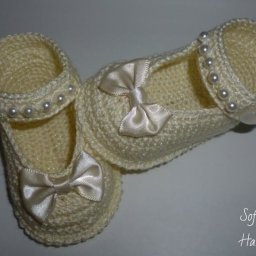 ​Вязаные туфельки для малышки