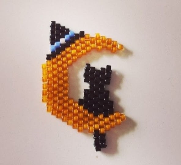 Кошка на луне