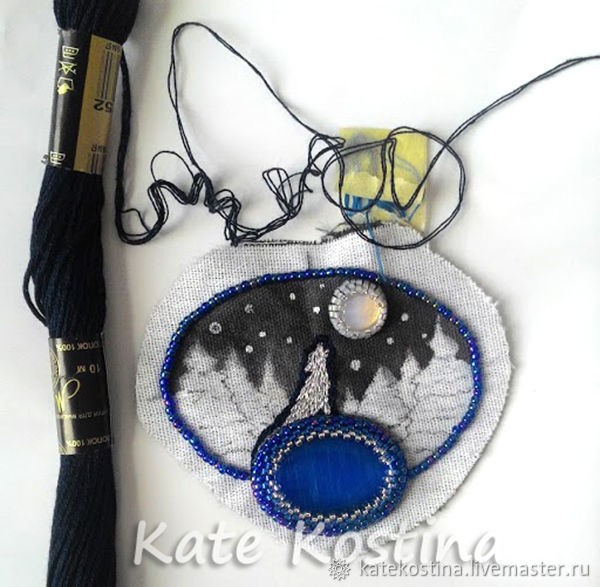 ​Кулон "Заледеневшее озеро": вышивка гладью и бисером, часть 1