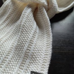 ​Лаконичный шарф спицами