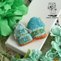 ​Мастерим оригинальную вышитую брошь с домиками из фетра