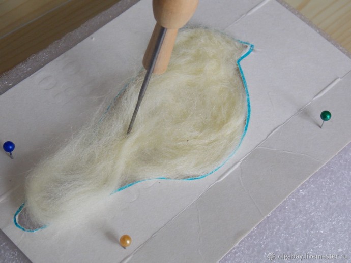 Делаем брошь "Синичка" из войлока и бисера: часть 1