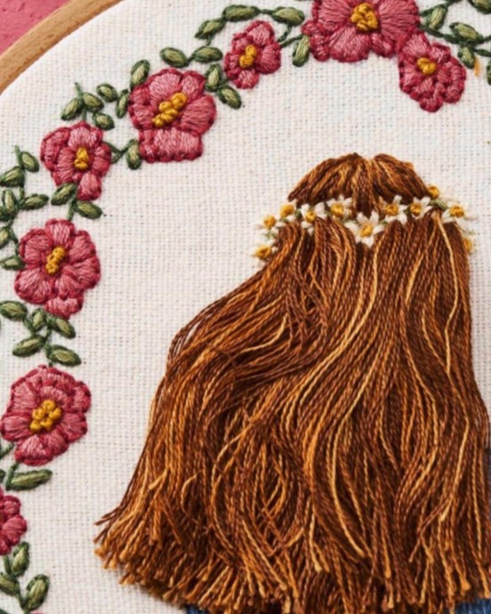 ​Вышивка с развивающимися волосами
