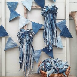 Что сделать из старых джинсов: флажки для декора