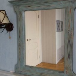 Декорируем зеркало при помощи воска и верненских красок