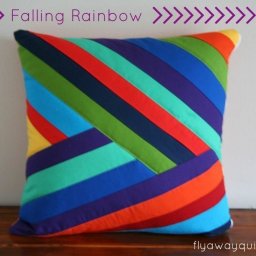 Подушка из разноцветных полос