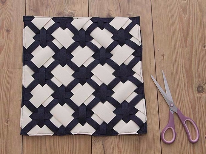 Оригинальный декор подушки