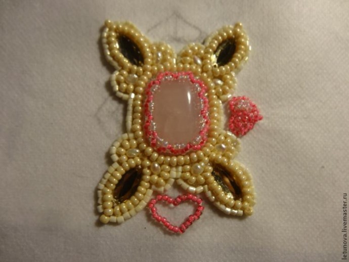 ​Брошь из бисера и лент: часть 3