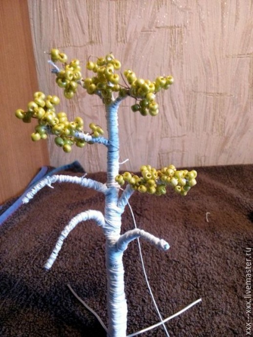 ​Изготавливаем берёзку из бисера