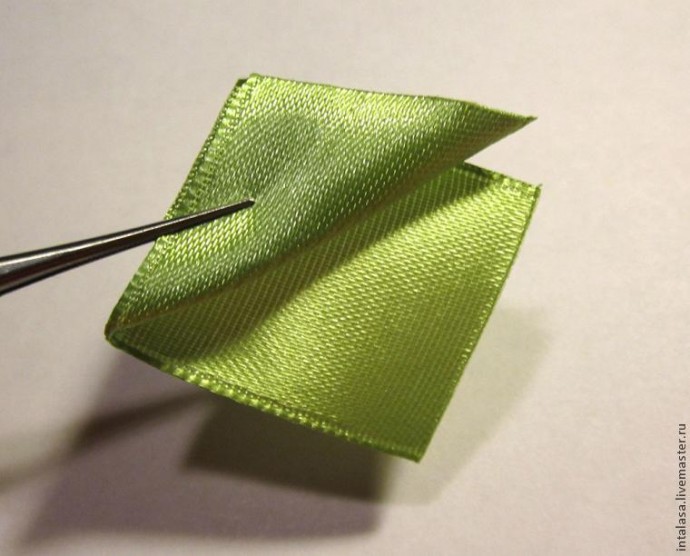 Канзаши: создаем резиночку для волос с нуля, часть 3