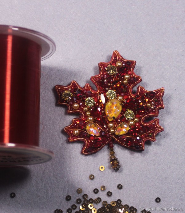 Брошь "Кленовый листочек" Брошь "Кленовый листочек"