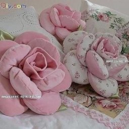 Подушка розочка