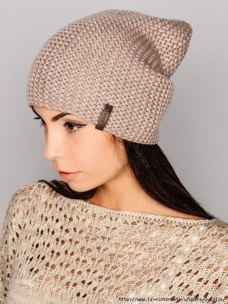 ​Стильная шапка-бини спицами