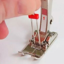 ​Зачем нужна двойная игла для швейной машинки