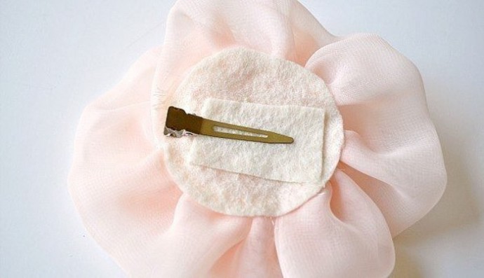 Цветы из лёгкой полупрозрачной ткани