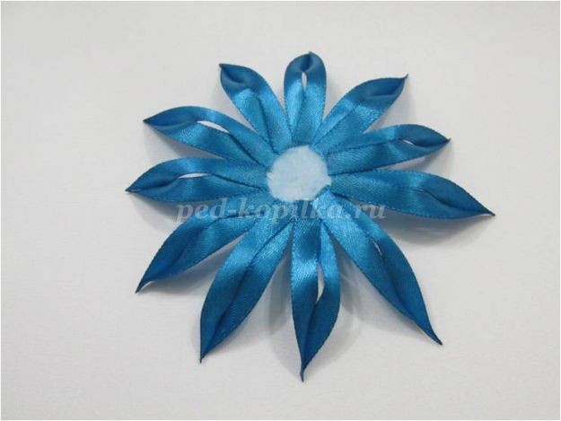 Цветок из узкой атласной ленты: часть 2