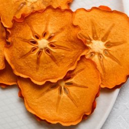 Сушёная хурма: оригинальный декор и вкусное лакомство