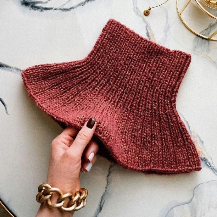 Тёплая манишка спицами Тёплая манишка спицами