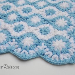 ​Красивые детские пледы из мотивов пышными столбиками