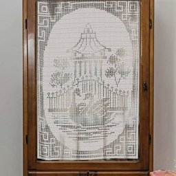 ​Замечательная занавеска с парой лебедей