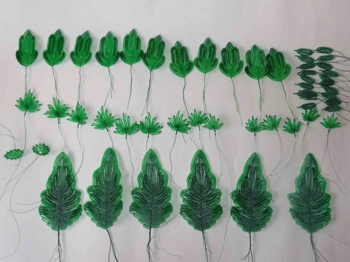 Цветочная композиция из бисера и рубки