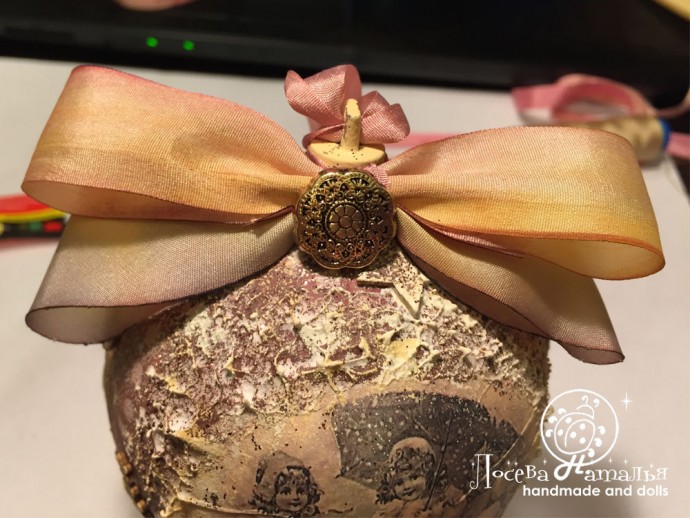 Декорирование винтажного ёлочного шара "Зимняя сказка" в смешанной технике: часть 5