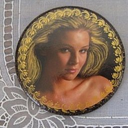 Декорируем маленькое панно "Незнакомка" в технике декупаж