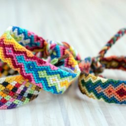 ​Плетение фенечек