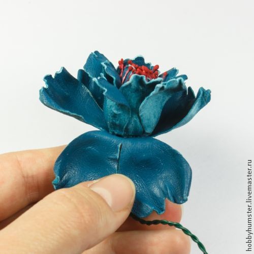 ​Создаем цветок из кожи в шарике: часть 3