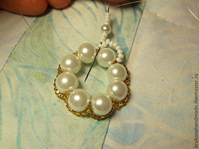 Делаем милого ангелочка из бисера: часть 1