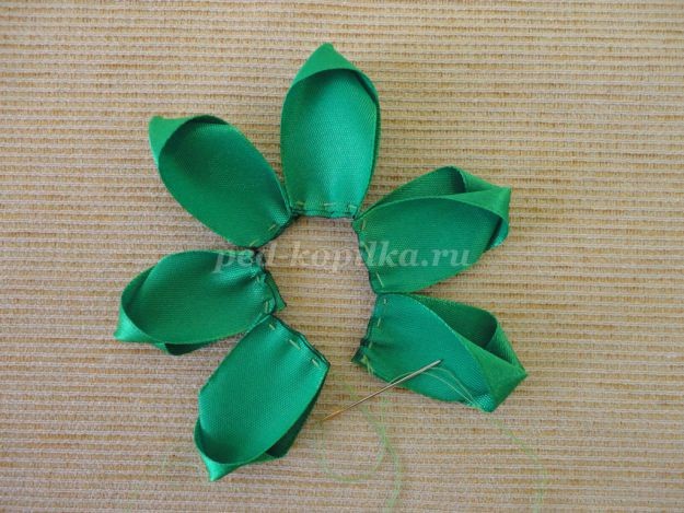 Фантазийный цветок из атласных лент: часть 3 Фантазийный цветок из атласных лент: часть 3