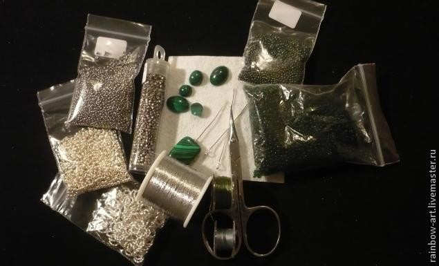 Вышитый бисером кулон "Подкова": часть 1