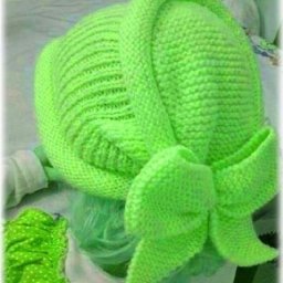 Шапка с бантом сзади