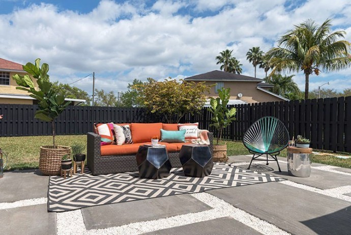 Патио возле дома