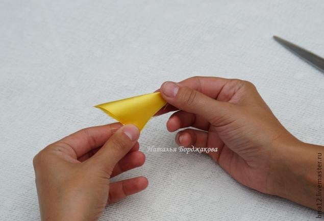 Учимся делать узкий лепесток в технике канзаши: часть 1