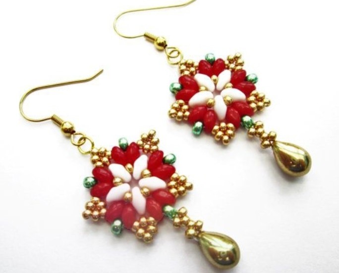 Новогодний цветок: пуансеттия из бусин супердуо и бисера