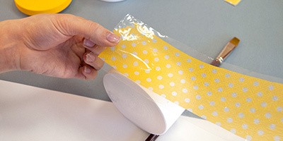 Декупаж через пленку: веселый горошек