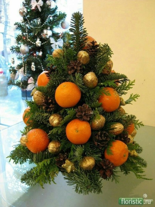 Делаем новогоднюю елочку из мандаринок Делаем новогоднюю елочку из мандаринок