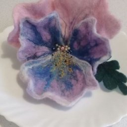 Создаем цветок из шерсти: анютины глазки