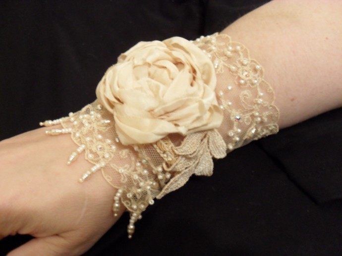 ​Браслеты из ткани и кружева
