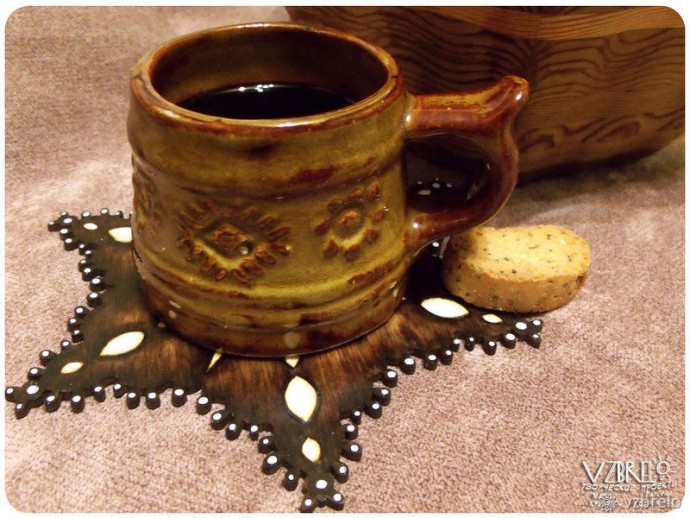 Декорируем подставку под чашку в технике выжигания