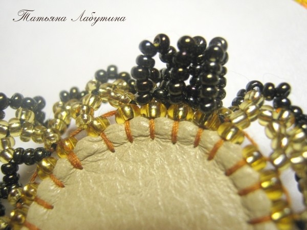 ​Мастер-класс по созданию кулона с бисерным кружевом сарагуро: часть 2