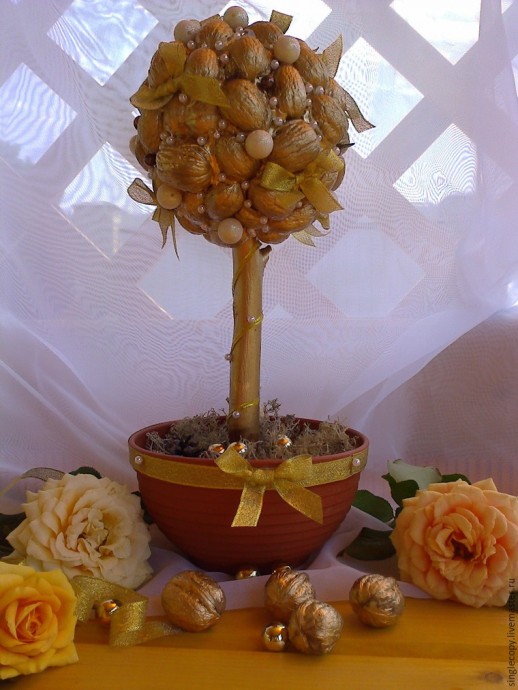 Делаем топиарий с золотыми орешками